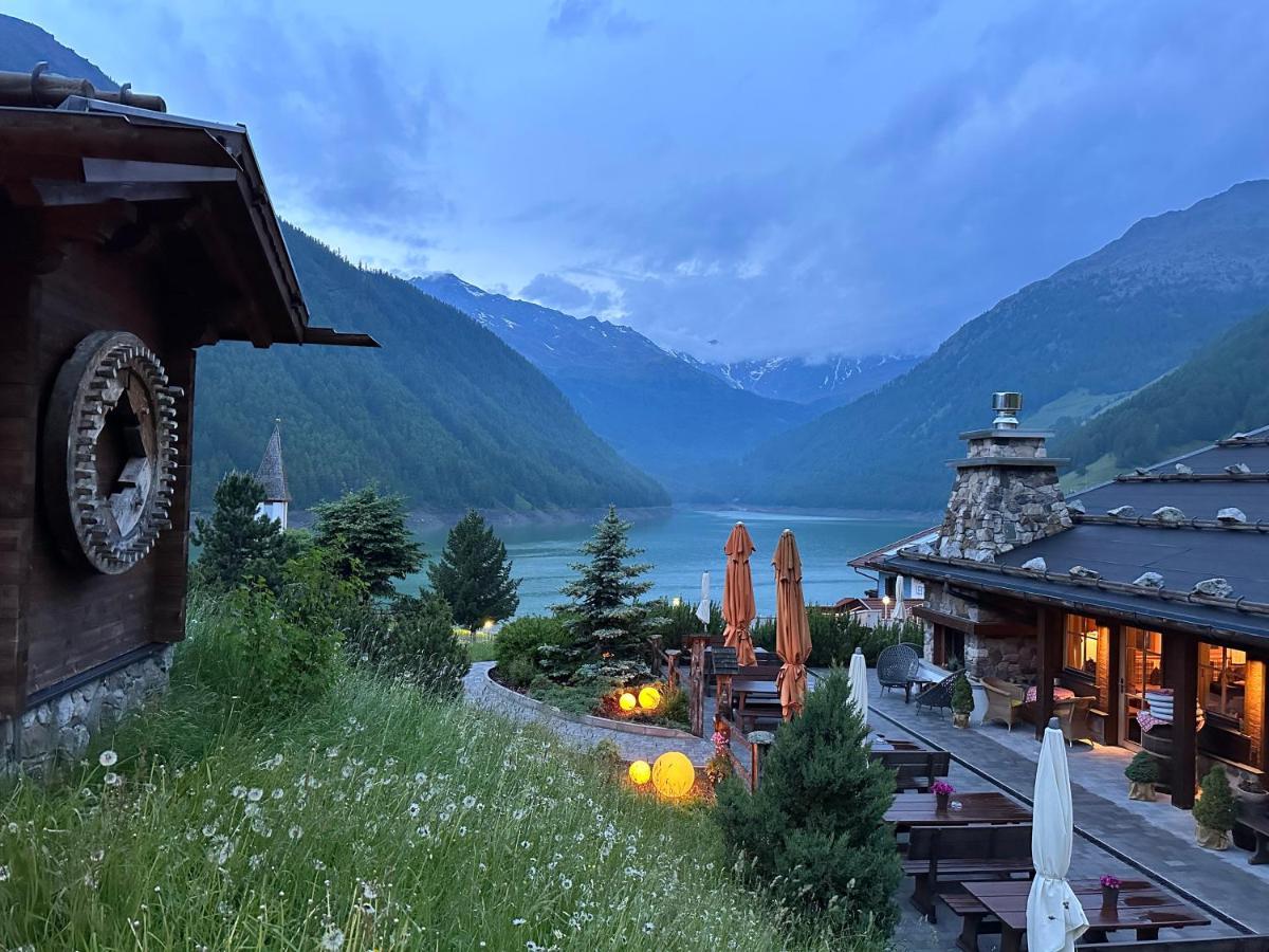 Hotel & Chalets Edelweiss Madonna  Екстер'єр фото