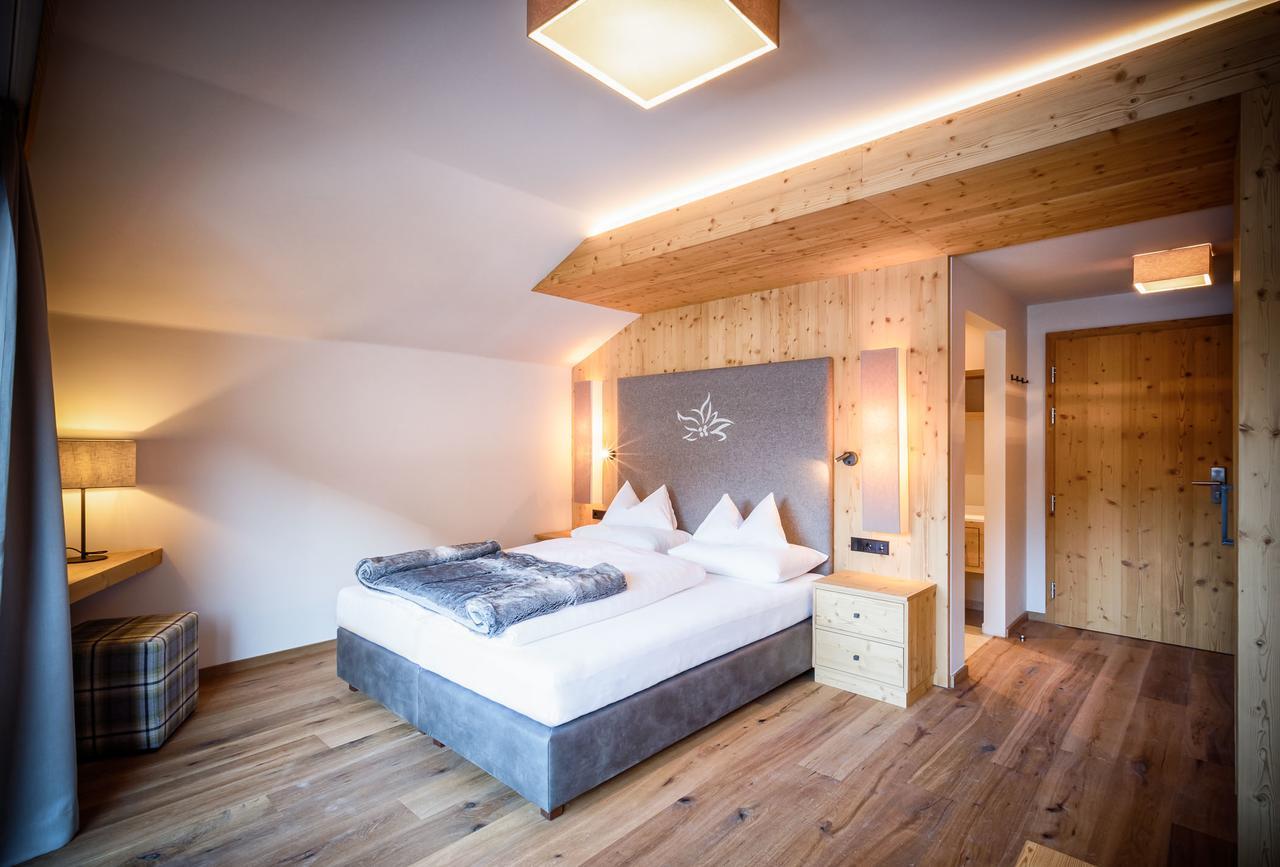 Hotel & Chalets Edelweiss Madonna  Екстер'єр фото
